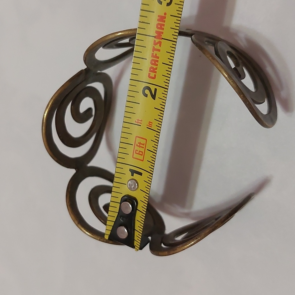 Vintage Minoan Swirls Hammered Brass Cuff Bracelet - Picture 7 of 9
